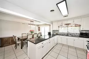 5758 Meadow Creek Ln, Houston, TX 77017 - Photo 21