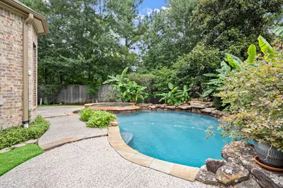114 S Knights Crossing Drive, The Woodlands, TX 77382 - Photo 9