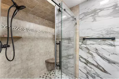 33 Crystal Lake Lane, The Woodlands, TX 77380 - Photo 17