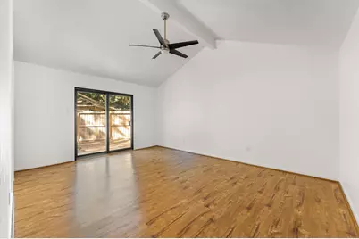 33 Crystal Lake Lane, The Woodlands, TX 77380 - Photo 9