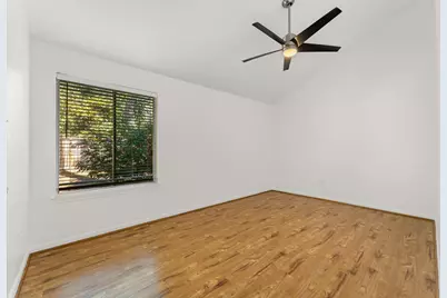 33 Crystal Lake Lane, The Woodlands, TX 77380 - Photo 19