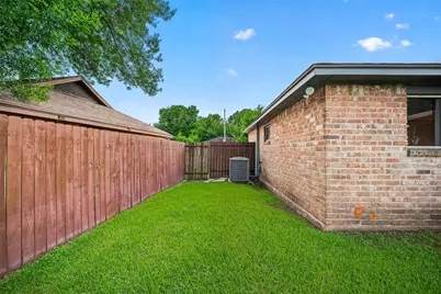 11927 Flushing Meadows Drive, Houston, TX 77089 - Photo 33