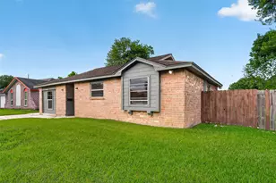 11927 Flushing Meadows Dr, Houston, TX 77089 - Photo 3