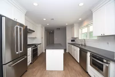 9715 Greenwillow Street, Houston, TX 77096 - Photo 7