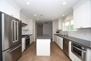 9715 Greenwillow St, Houston, TX 77096 - Photo 7
