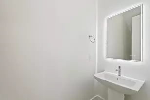 225 Noras Ln, Houston, TX 77022 - Photo 13