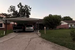5715 Waterford Dr, Houston, TX 77033 - Photo 3