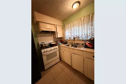 5715 Waterford Drive, Houston, TX 77033 - Photo 15