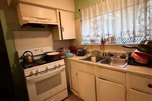 5715 Waterford Dr, Houston, TX 77033 - Photo 15