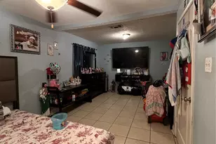 5715 Waterford Dr, Houston, TX 77033 - Photo 21
