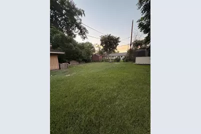 5715 Waterford Drive, Houston, TX 77033 - Photo 7