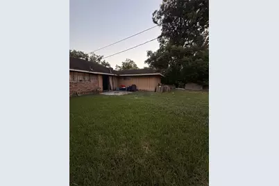 5715 Waterford Drive, Houston, TX 77033 - Photo 5