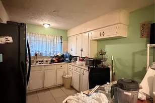 5715 Waterford Dr, Houston, TX 77033 - Photo 17