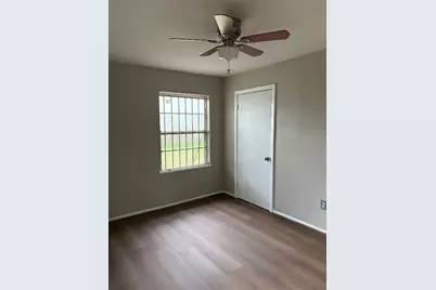 5914 Ridgeway Drive, Houston, TX 77033 - Photo 15