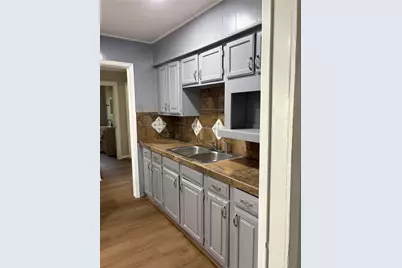 5914 Ridgeway Drive, Houston, TX 77033 - Photo 9