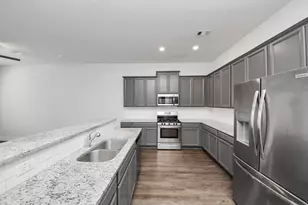 4423 Santorini Ln, Houston, TX 77045 - Photo 9