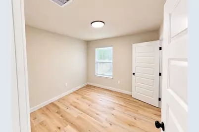5214 Southlea Street, Houston, TX 77033 - Photo 5