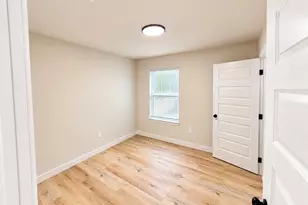 5214 Southlea St, Houston, TX 77033 - Photo 5