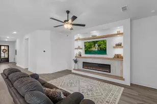 11823 Sawgrass Dr, Mont Belvieu, TX 77523 - Photo 5