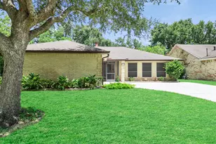 2819 Poplar Creek Ln, Pearland, TX 77584 - Photo 1