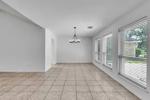 2819 Poplar Creek Ln, Pearland, TX 77584 - Photo 9