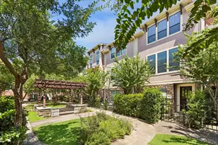 1045 W 22nd St, Houston, TX 77008 - Photo 3