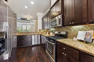 1045 W 22nd St, Houston, TX 77008 - Photo 11