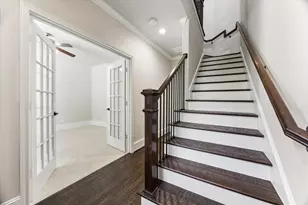1045 W 22nd St, Houston, TX 77008 - Photo 5