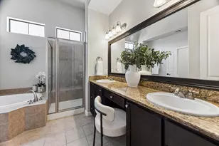1045 W 22nd St, Houston, TX 77008 - Photo 17