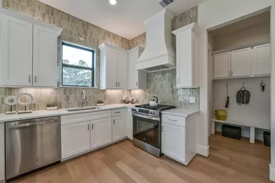 3521 Harvest Dance Drive, Houston, TX 77008 - Photo 11