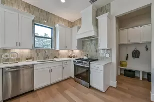 3521 Harvest Dance Dr, Houston, TX 77008 - Photo 11