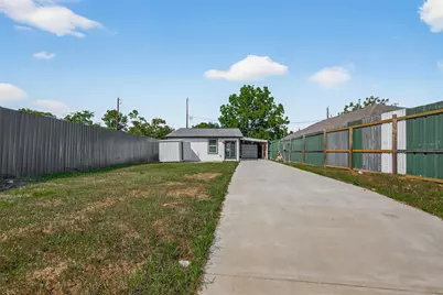 889 Chas Lane, Houston, TX 77091 - Photo 3