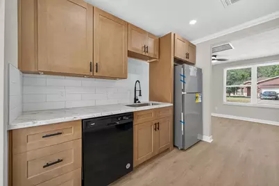 889 Chas Lane, Houston, TX 77091 - Photo 11