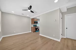 889 Chas Ln, Houston, TX 77091 - Photo 5