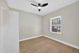 889 Chas Ln, Houston, TX 77091 - Photo 15