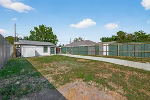 889 Chas Ln, Houston, TX 77091 - Photo 31