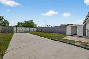 889 Chas Ln, Houston, TX 77091 - Photo 29