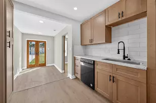 889 Chas Ln, Houston, TX 77091 - Photo 9
