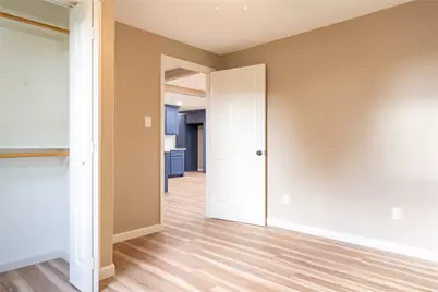 130 E Bernard Street, Clute, TX 77531 - Photo 7