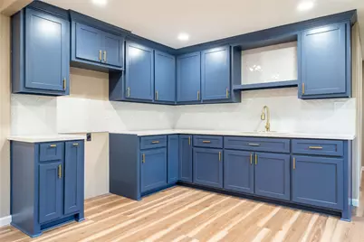 130 E Bernard Street, Clute, TX 77531 - Photo 11