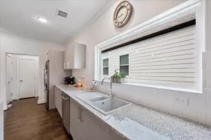 1333 W 22nd St, Houston, TX 77008 - Photo 5