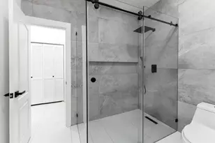 1 E Wedgewood Glen, The Woodlands, TX 77381 - Photo 25