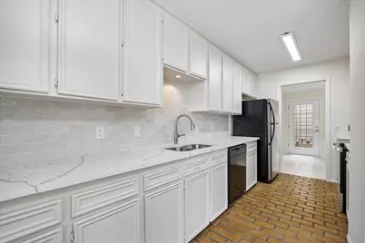 800 Country Place Drive #1102, Houston, TX 77079 - Photo 9