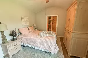 224 Maple Dr, Hitchcock, TX 77563 - Photo 9