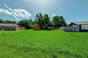 224 Maple Dr, Hitchcock, TX 77563 - Photo 15