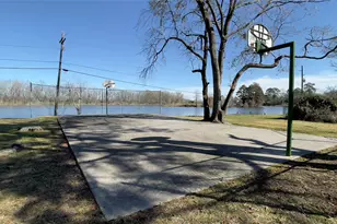 910 Brook Forest Ct, Conroe, TX 77385 - Photo 45