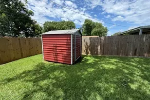 2613 7th Ave N, Texas City, TX 77590 - Photo 17
