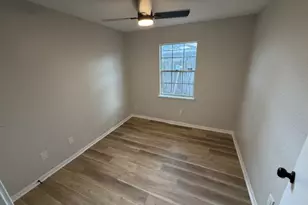 2613 7th Ave N, Texas City, TX 77590 - Photo 9