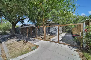 1120 Capron St, Houston, TX 77020 - Photo 1