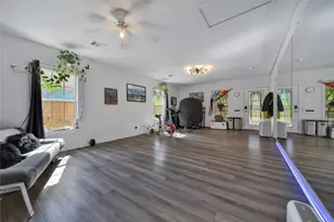 1120 Capron St, Houston, TX 77020 - Photo 9